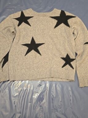 Women’s Gray Star Pattern Crewneck Sweater